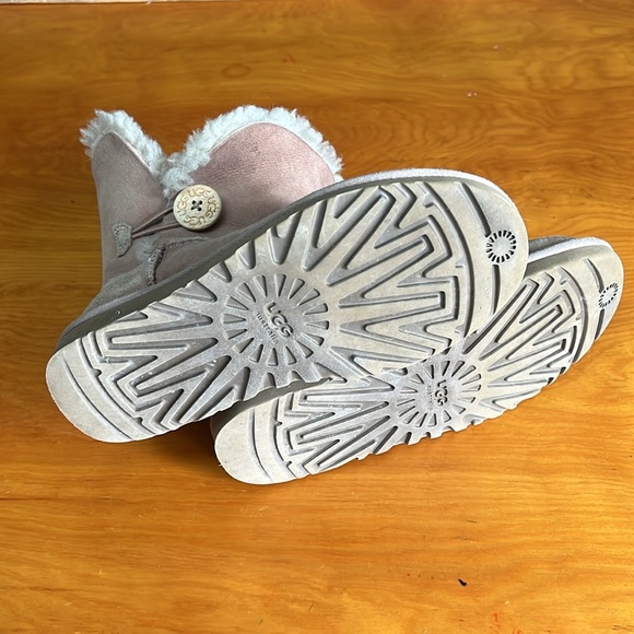 Ugg Women’s Bailey button ankle US7 Women - Picture 5 of 8